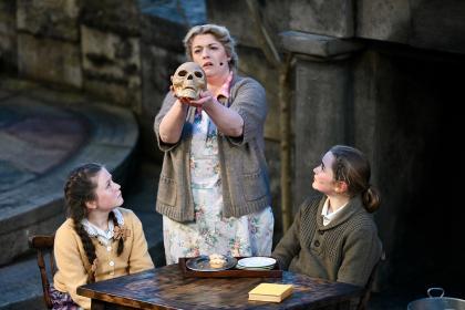 Carrie's War (with Poppy as Carrie)