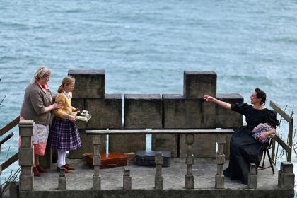 Carrie's War (with Jess as Carrie)