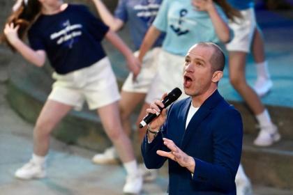 Show Tunes of the Sea 