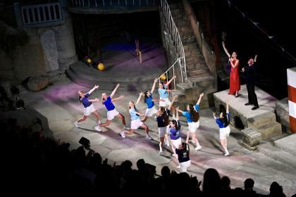 Show Tunes of the Sea 