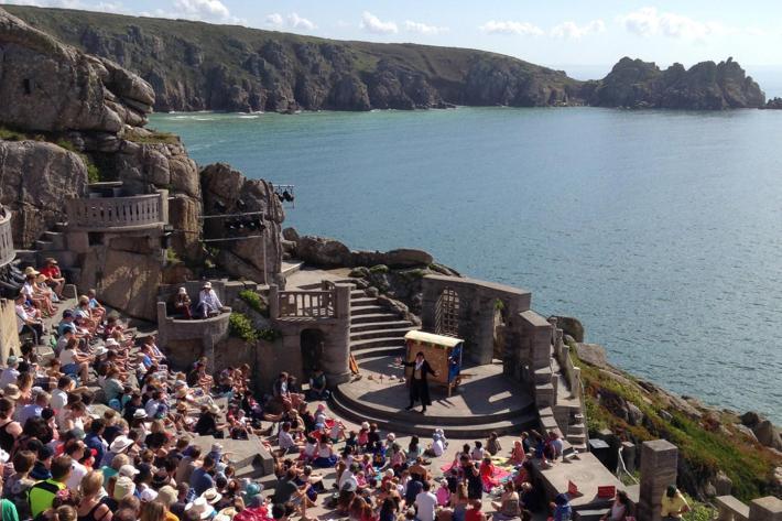 A storyteller with a large audience