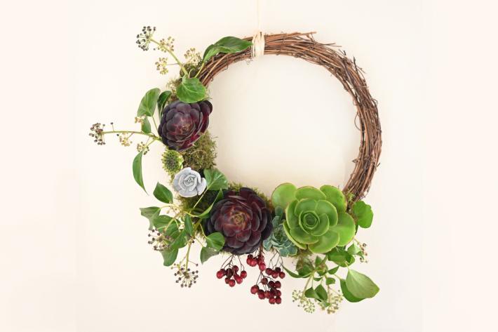 A Christmas wreath made of succulents and ivy